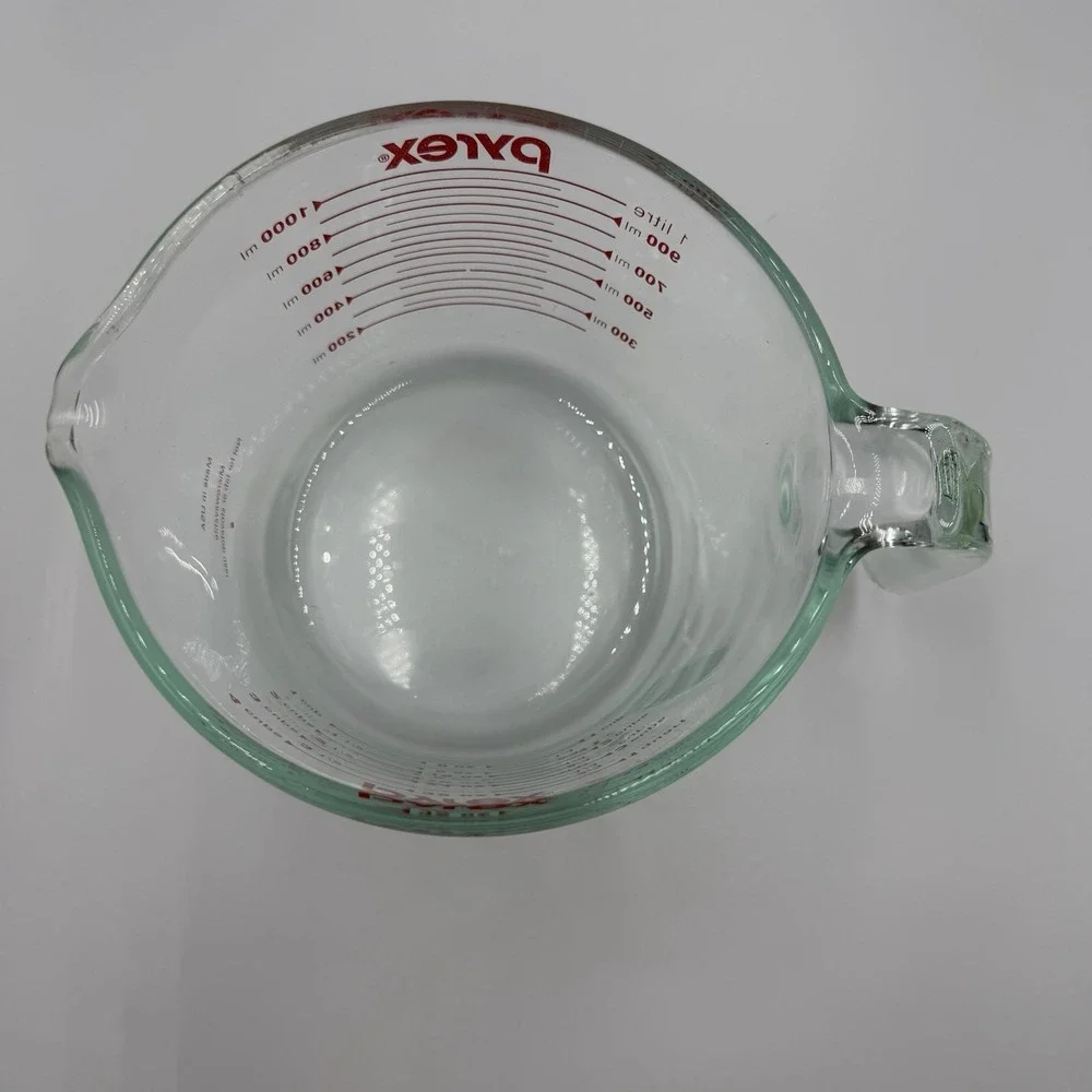 Pyrex 4-Cup 1 Quart Glass Measuring Cup with Red Lettering and Open Handle